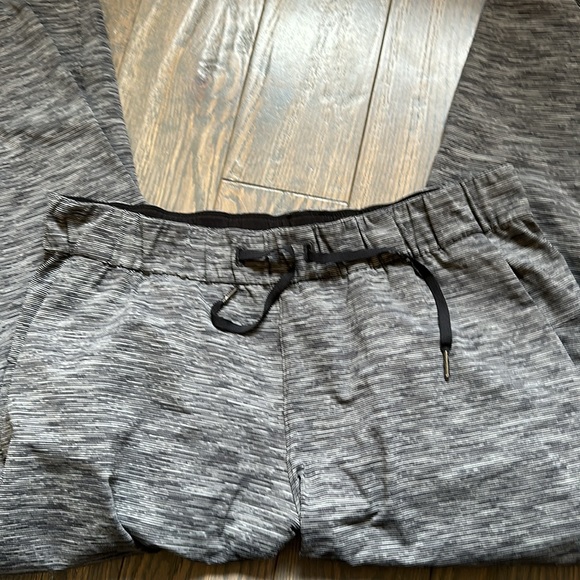 Lululemon On the Fly Pant 28” - Picture 4 of 8